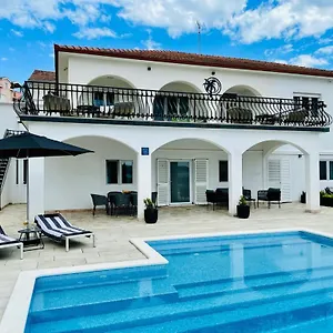 Gala Apartment