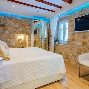 Penzion & Stars Free Parking, Trogir