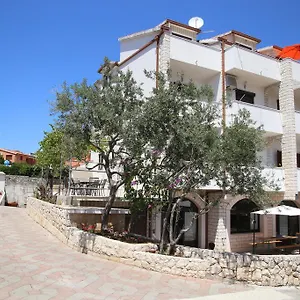 Kristo Apartment